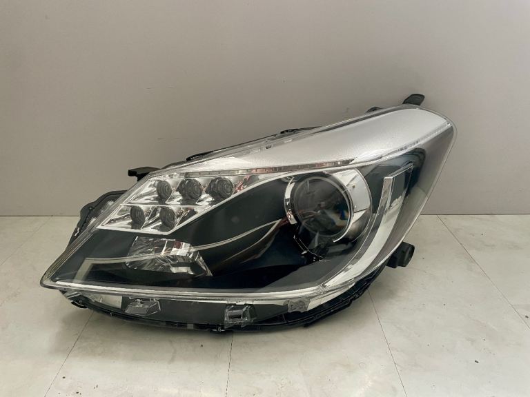 Headlight TOYOTA YARIS III 3 2012- HYBRID