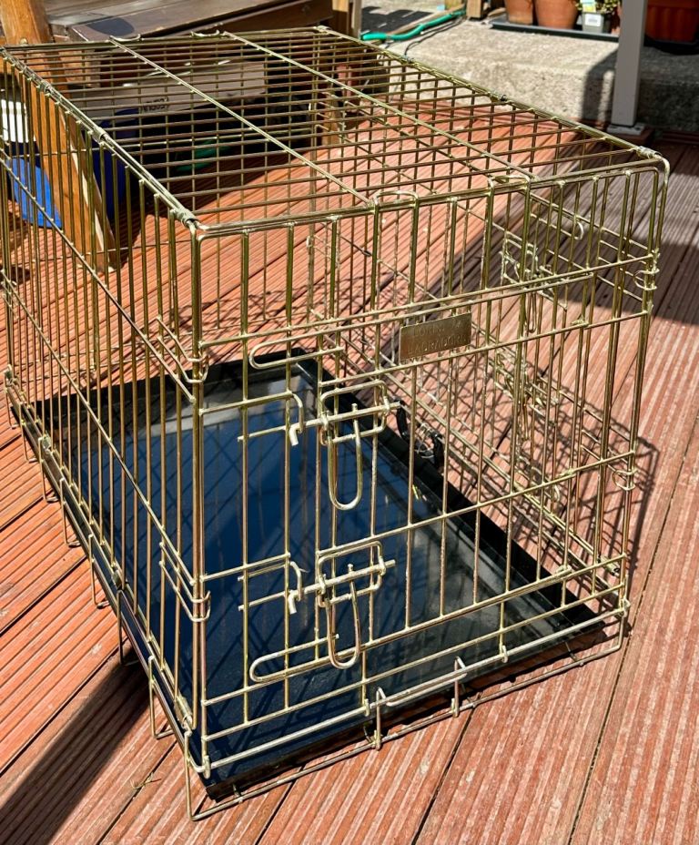 Lords and Labrador Medium dog crate