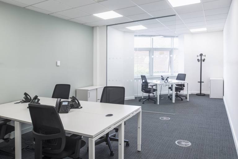 Bristol - BS32 4QW \ Hot Desk in a Ready-to-Use Coworking Space