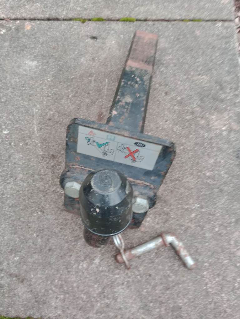 Halkyn - Used Official Land Rover Detachable Tow Bar D17KN