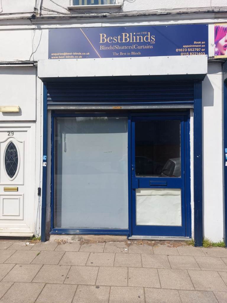 BUSY HIGH STREET LOCK UP SHOP FOR RENT 100 SQUARE FEET SUTTON IN ASHFIELD NORTH NOTTINGHAMSHIRE