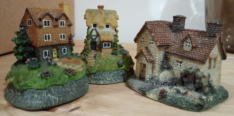 x3 resin ornaments - cottages from the Leonardo Collection