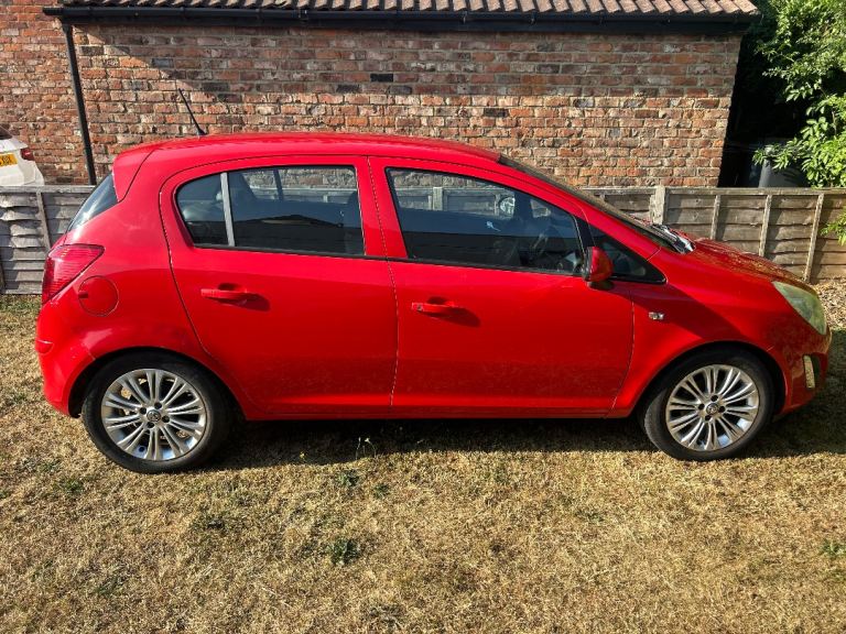Breaking Vauxhall Corsa