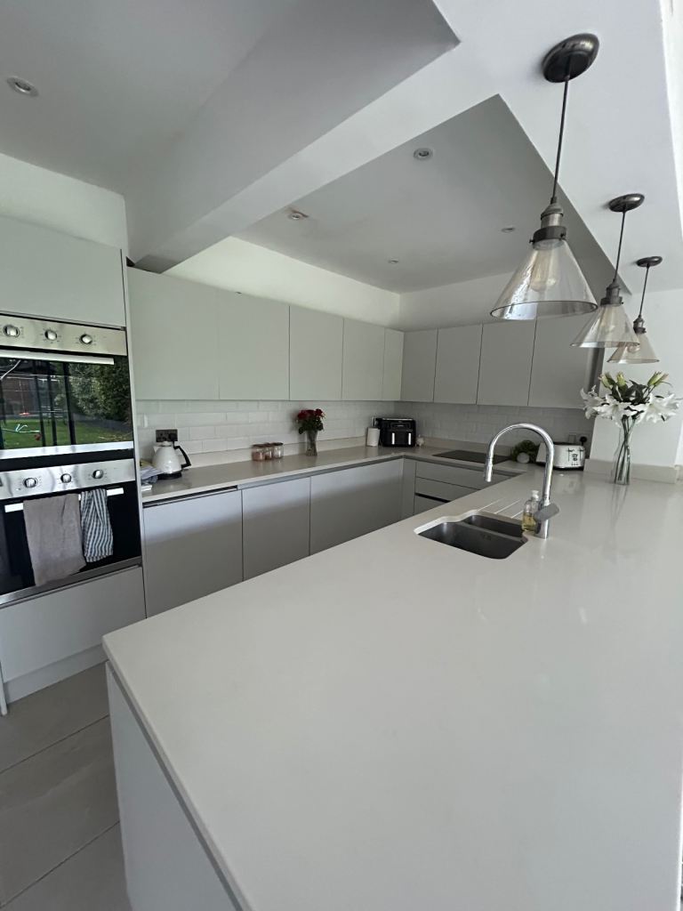 Large modern kitchen and quartz worktops – As Good As New