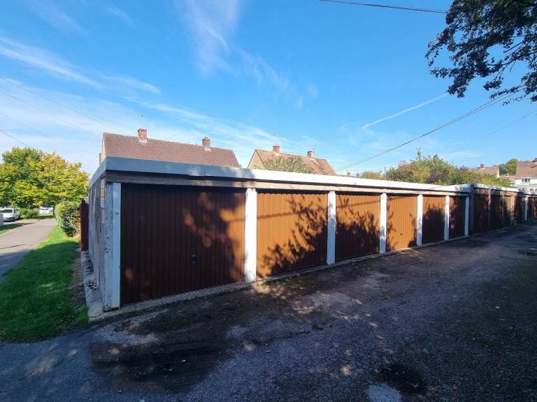 Garages for Rent Andover SP10 2DJ (Off Hedge End Road) £85 PCM (£19.61 p/w)