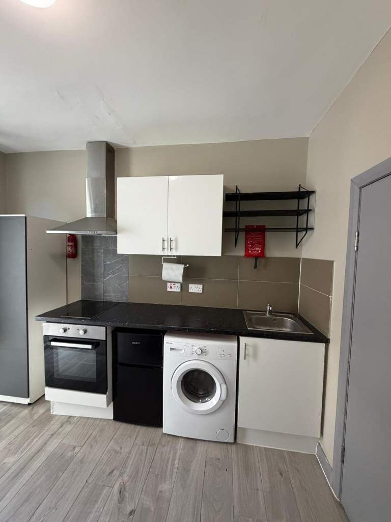 Studio Flat in Harrow (HA1 4EX)