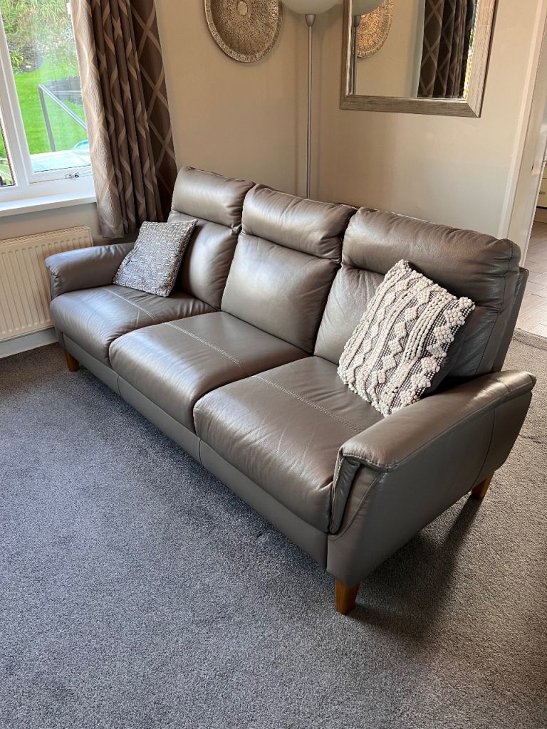 Grey leather suite 