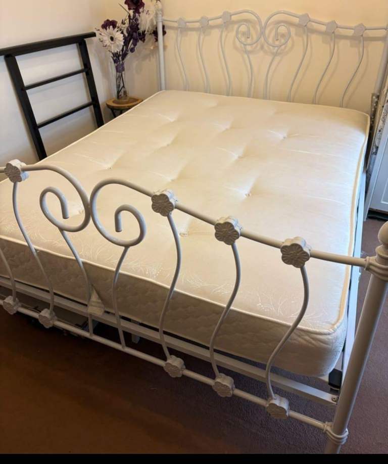 Kingsize bed frame 