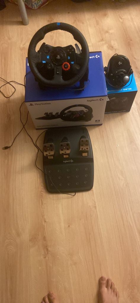 Logitech G29 Driving Force Racing Wheel and Pedals for PS4/PS5/PC