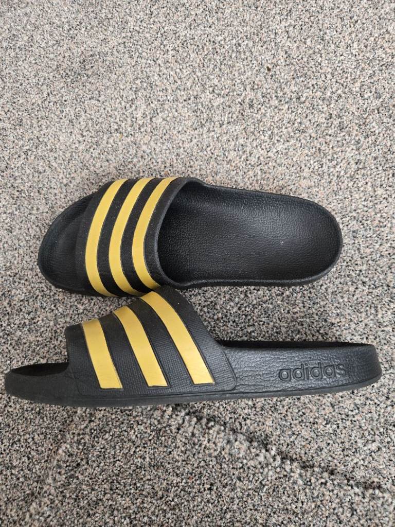 Adidas Adilette Sliders Casual Outdoor Holiday Pool Beach Black Slide size UK 8 AS NEW 
