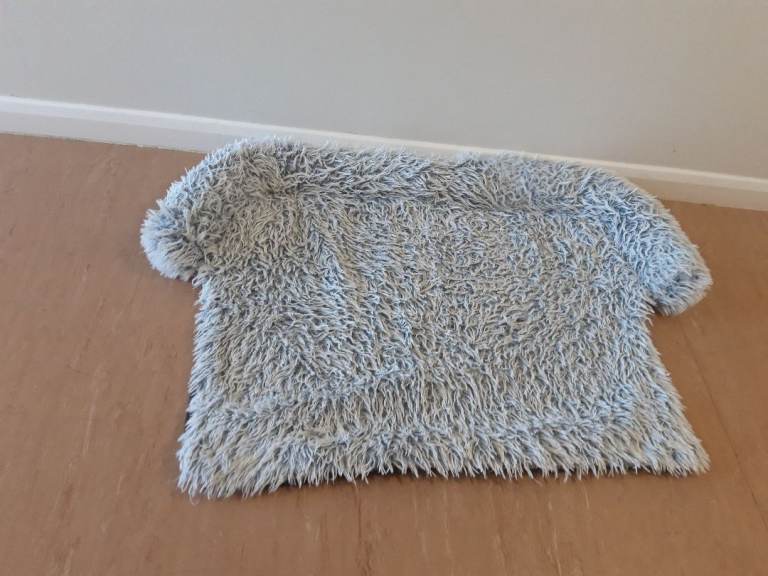 VERY LARGE REALLY COMFORTABLE DOGS BED