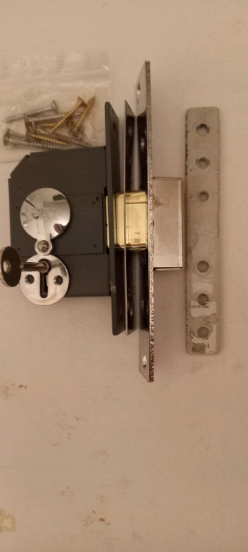 5 Lever Deadlock Door Security Lock By Yale. Good Working Condition 