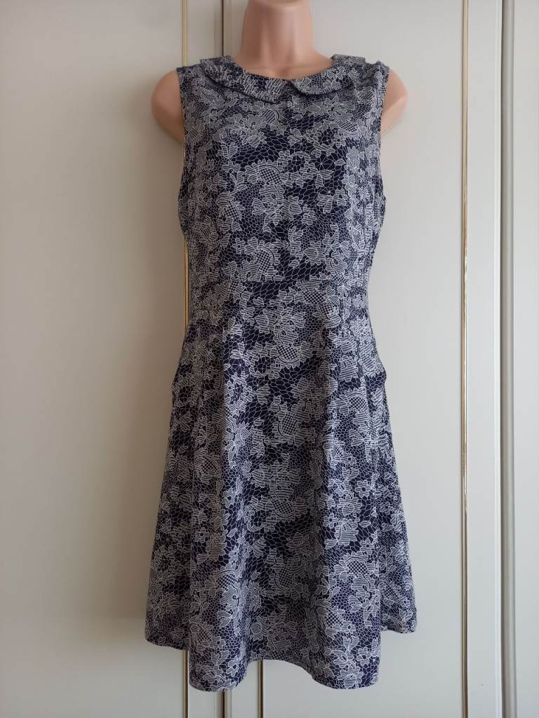 YUMI BLACK & WHITE FLORAL SLEEVELESS LINED DRESS - SIZE 12