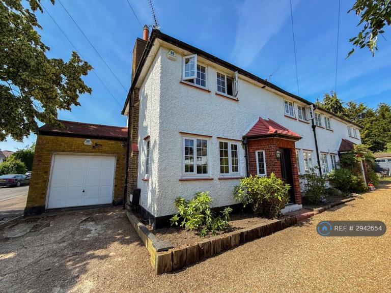 4 bedroom house in Heath Drive, Potters Bar, EN6 (4 bed) (#2942654)