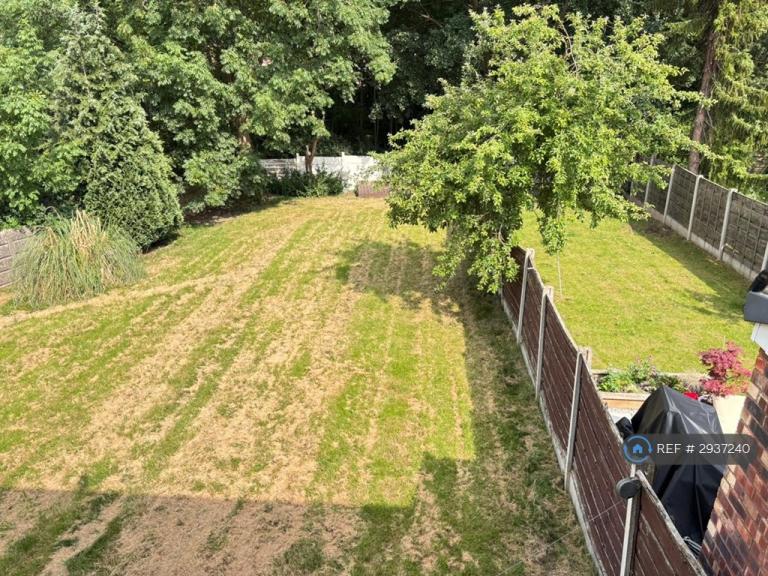 2 bedroom house in Waverley Crescent, Manchester, M43 (2 bed) (#2937240)
