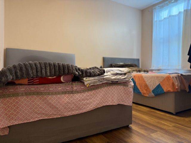 MODERN TWO BEDROOM, CLARE ROAD, CLOSE TO TUBE