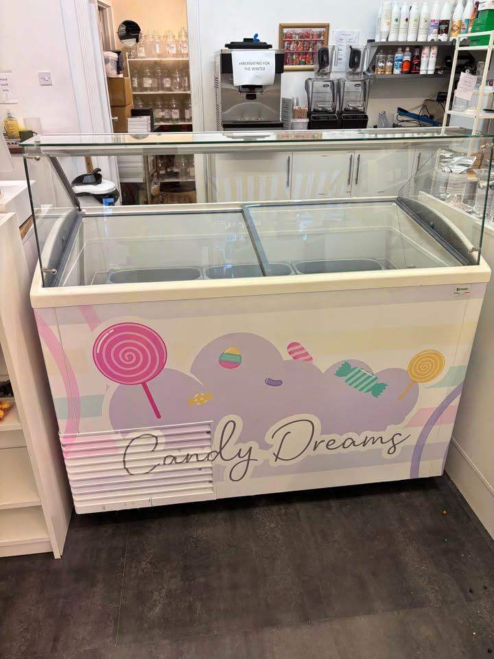 Interlevin Slant 510 ice cream display freezer