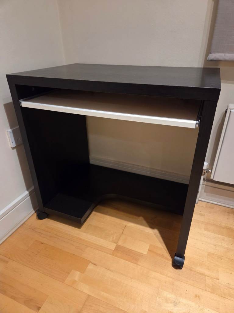 Black Wooden Desk with Pull-Out Keyboard Tray – Good Condition