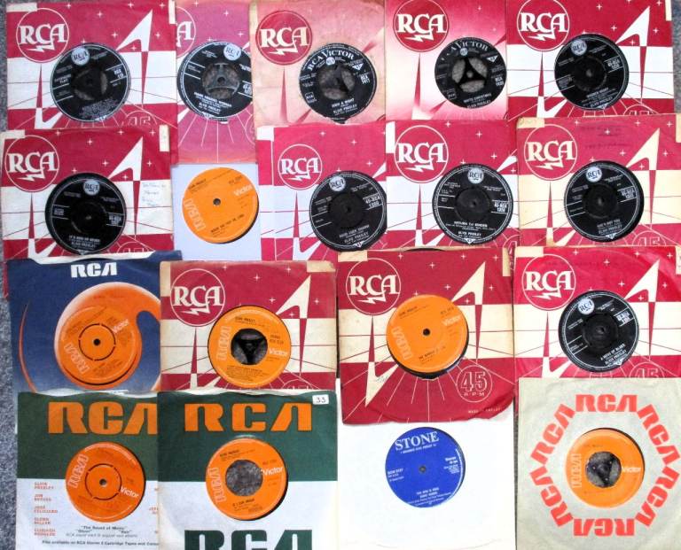 ELVIS ON VINYL 17 EARLY 7inch RCA SINGLES FULL LIST