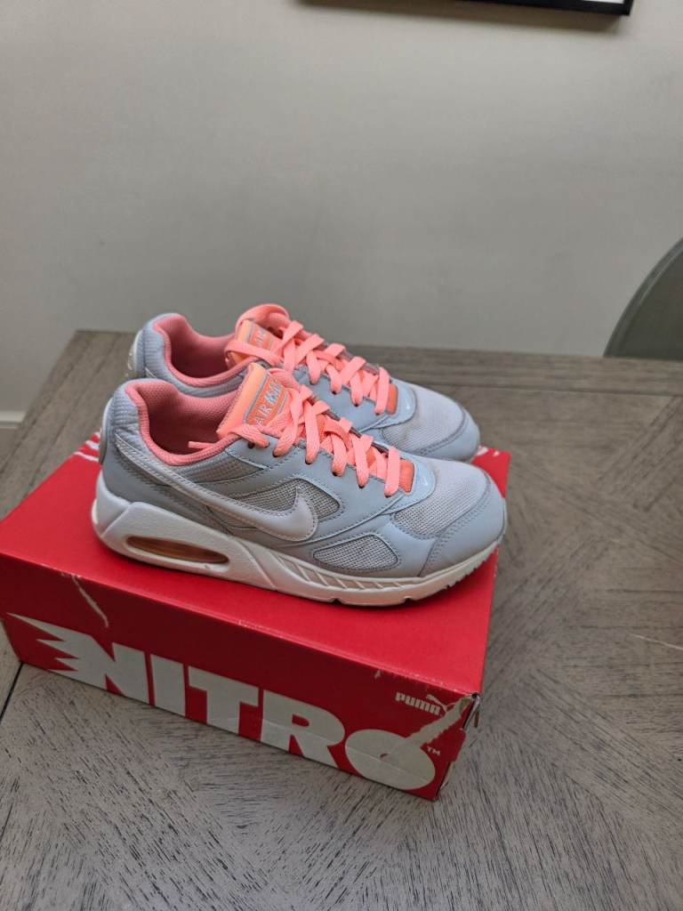 Nike Air Max IVO (GS) Kids Trainers pre loved