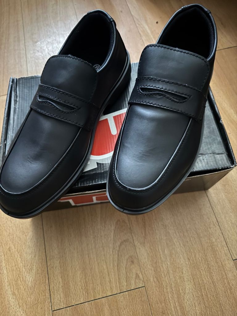 image for Safety shoes.             142 - 013.  /10