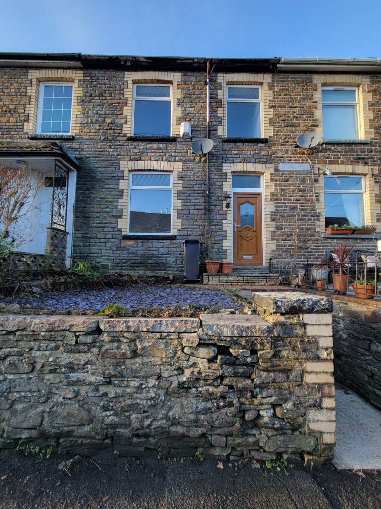 3 Bed Terraced House, Neath Road, SA11