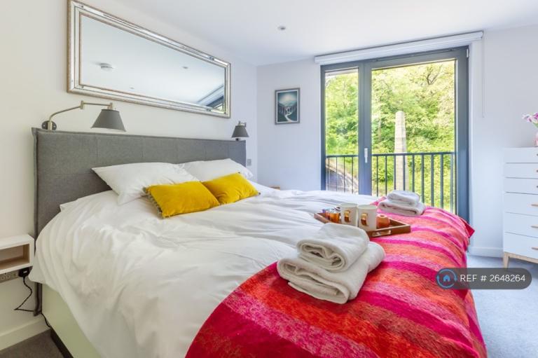 1 bedroom flat in King's Stables Road, Edinburgh, EH1 (1 bed) (#2648264)