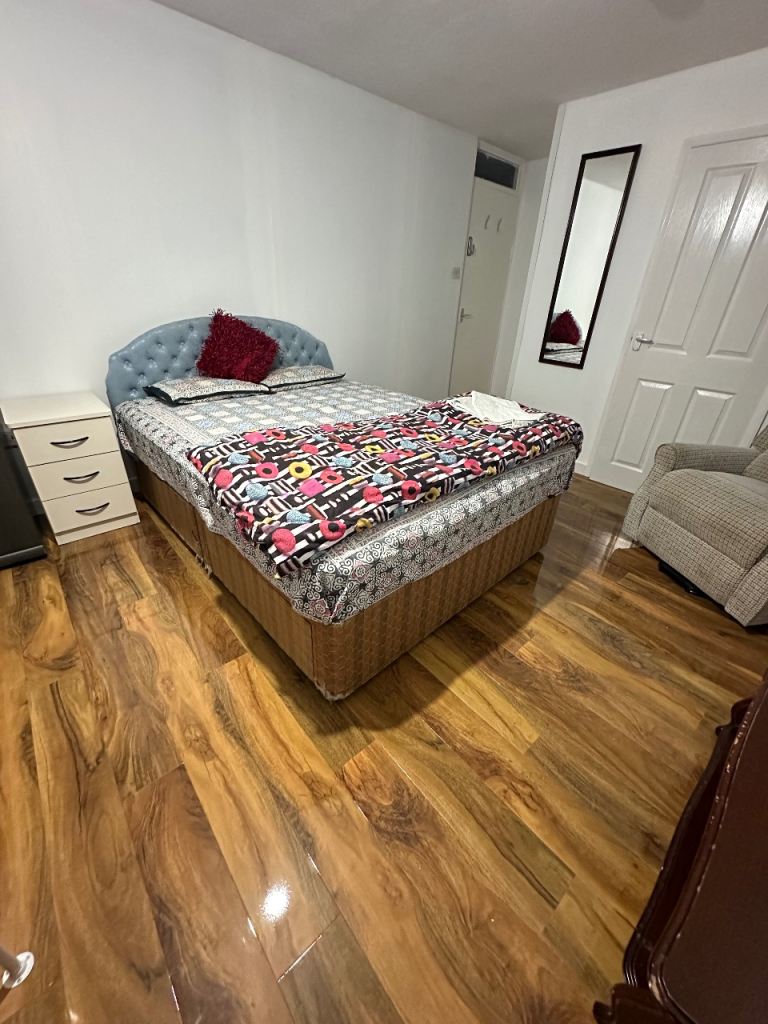 LARGE ENSUITE ROOM  DERBY CITY CENTRE