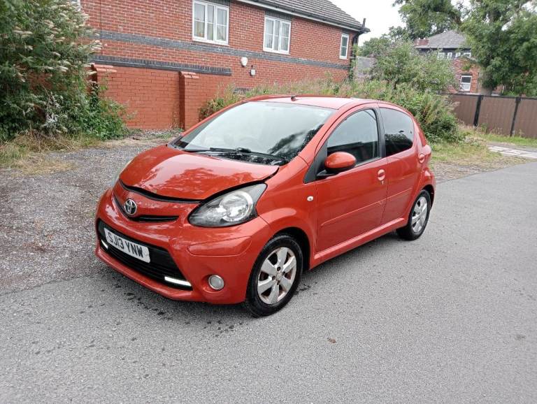 Toyota Aygo vvt-i 2013 minor damage repairable 