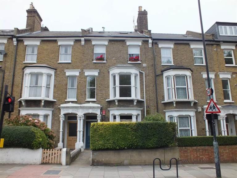 BELSIZE PARK NW3: BEAUTIFUL LARGE ONE BEDROOM FLAT
