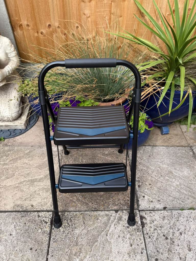 Folding Step Stool with Handle – Black, As Good As New
