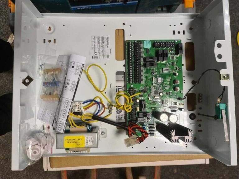 Pyronix PCX280 Intruder Alarm panel and x3 Powered Rix Expanders all new never used