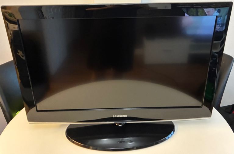  Samsung LE32A456C2D 32" 720p HD LCD Television