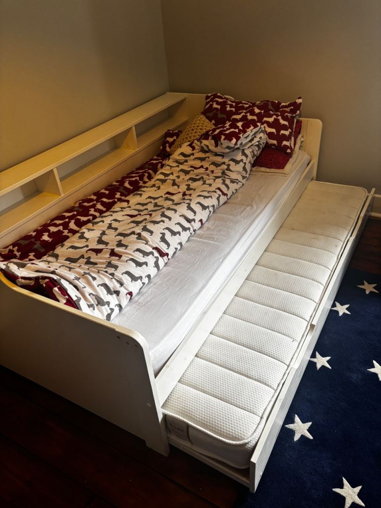 White Daybed with Pull-Out Trundle Guest Bed & Storage Shelf – Happy Beds Tyler (Single 90×190)