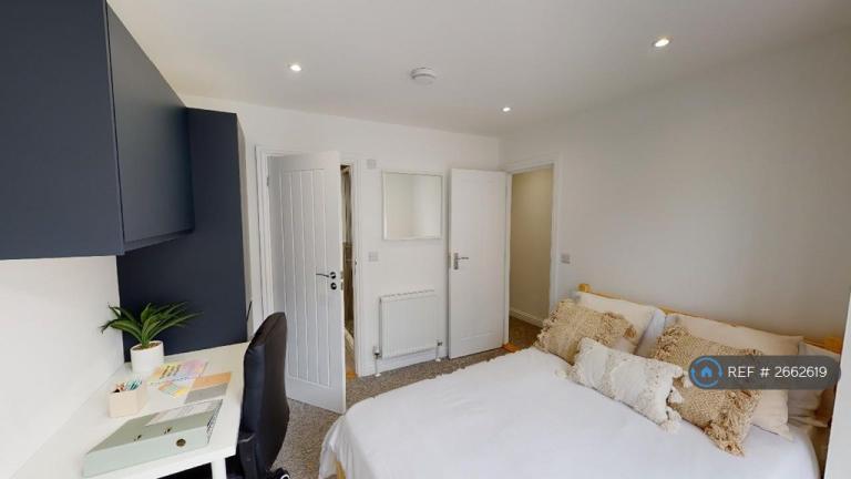 7 bedroom house in Pains Road, Southsea, PO5 (7 bed) (#2662619)