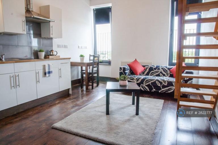 Studio flat in Edgware Road, London, NW2 (#2822777)