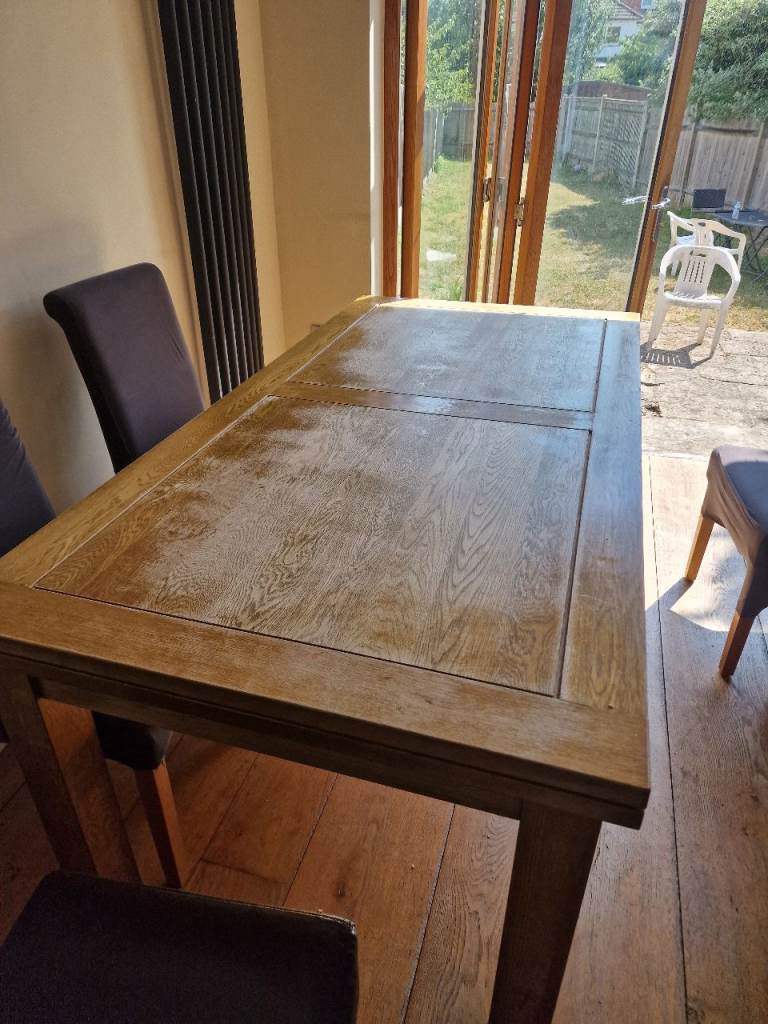 Solid oak extendable dining table 