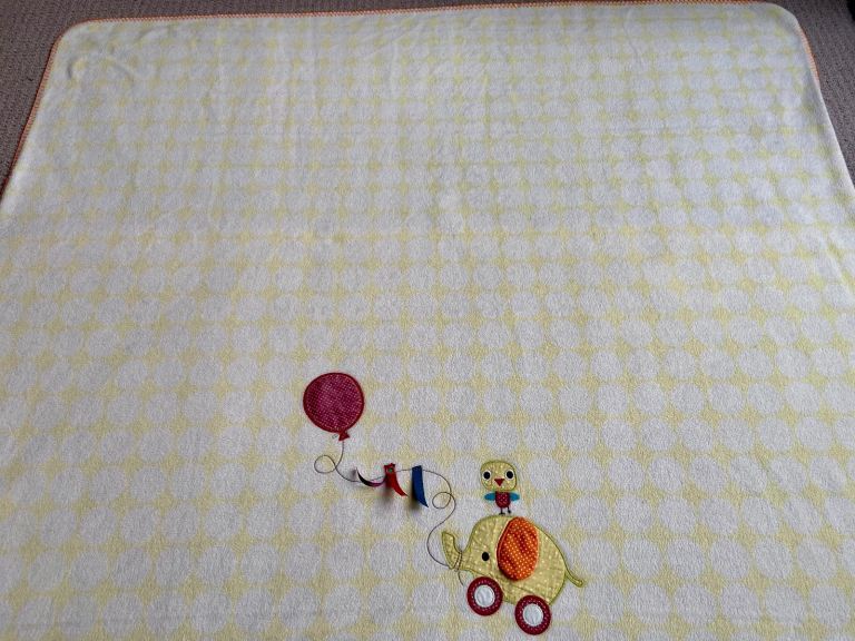 Mamas and papas children’s blanket - large and cosy 