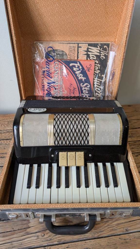 Bell 48 Bass Accordian