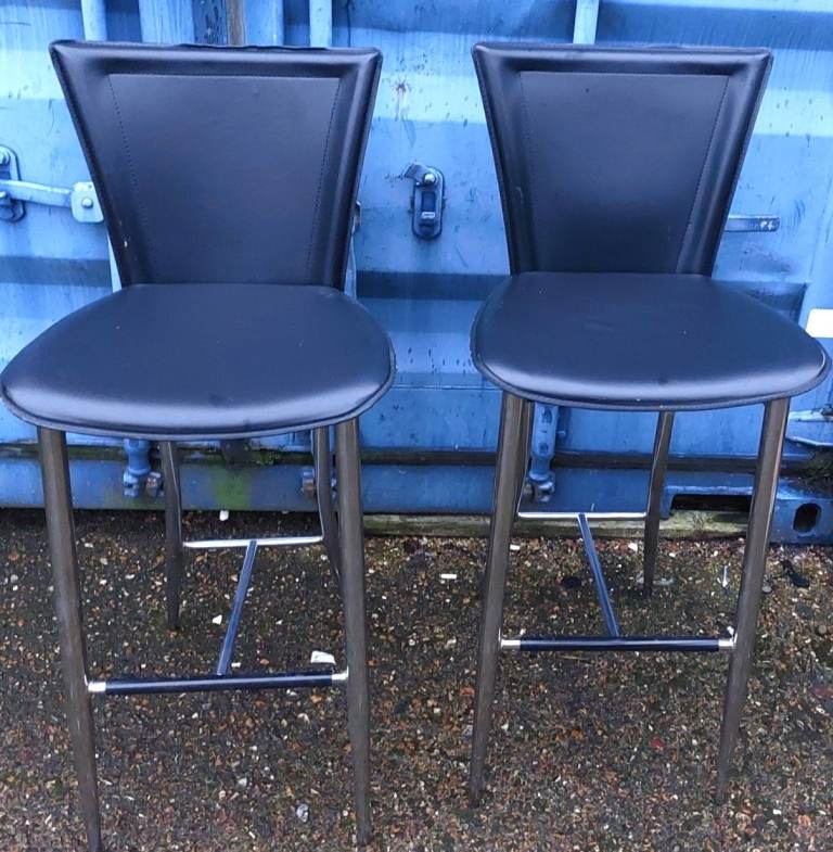 2X Breakfast Bar Stools
