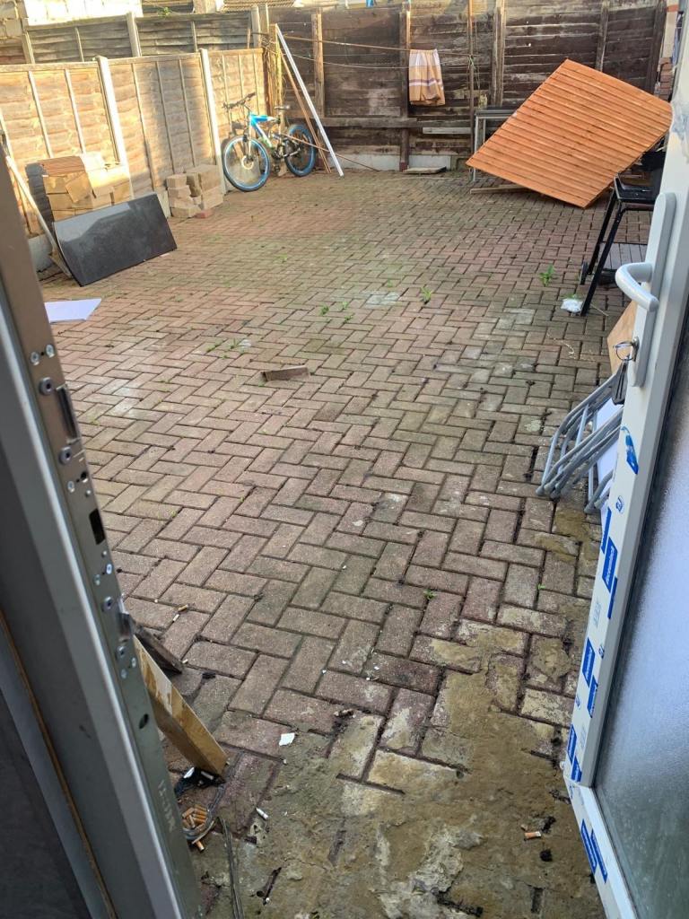 Large double room to rent