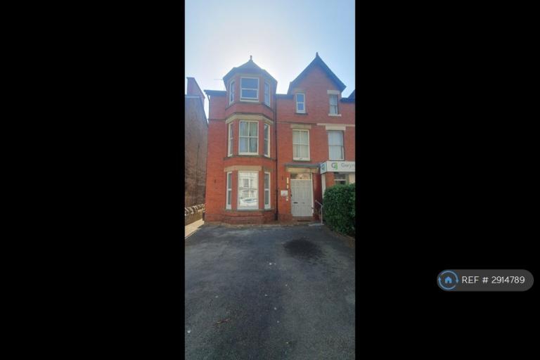 2 bedroom flat in Wynnstay Road, Colwyn Bay, LL29 (2 bed) (#2914789)