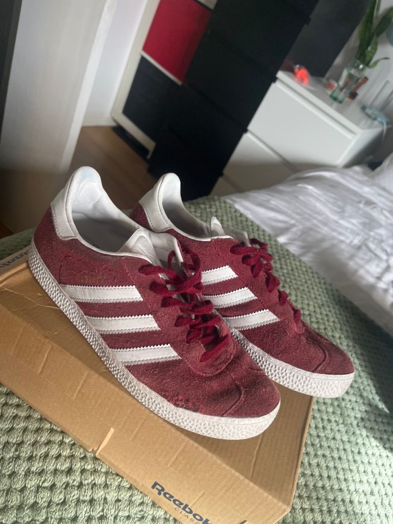 Free Adidas 5.5 UK - glued hole