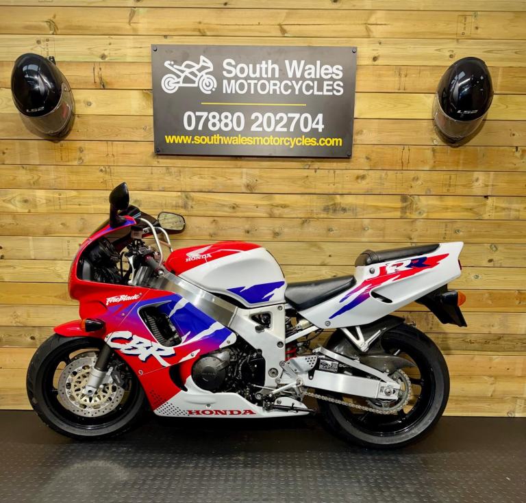 Honda CBR900rr Fireblade / 1995 model / just 25.7k miles 