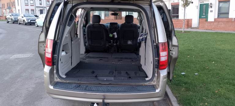 2010 Chrysler Grand Voyager, 2.8 Diesel, Automatic, 7 seats, tow hook, good condition