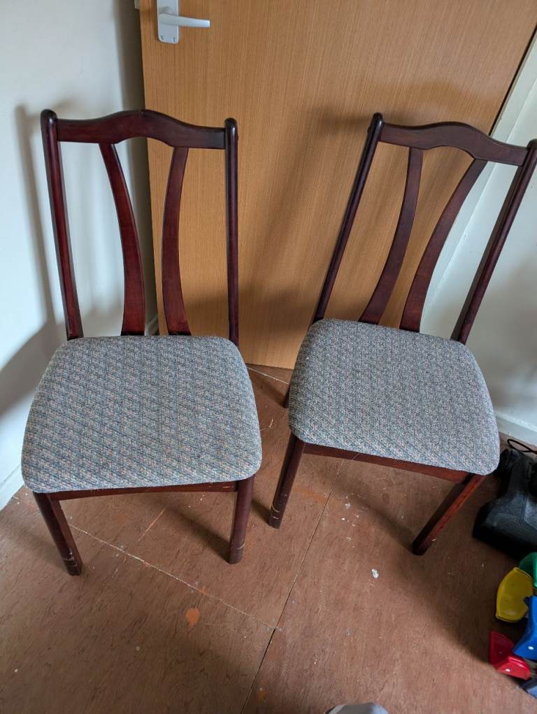 TEA TROLLEY W/ TWO CHAIRS (FAIRLY USED)