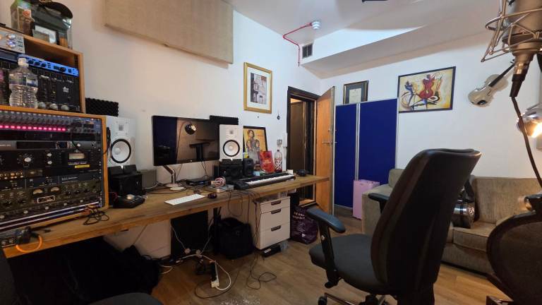Music Production / Podcasting / Recording Studio Long Term Let in Finsbury Park N4 - North London