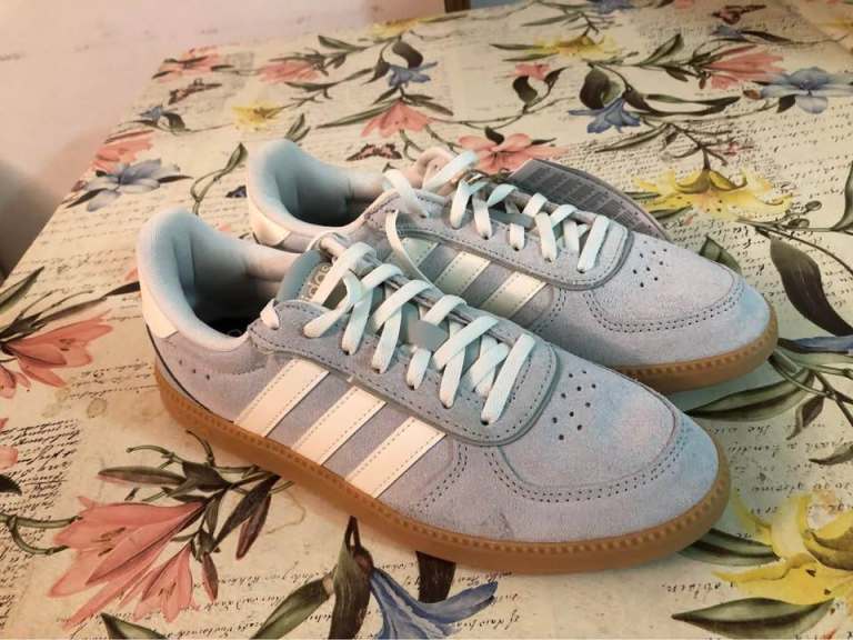 Adidas unisex trainers size 7 Brand new