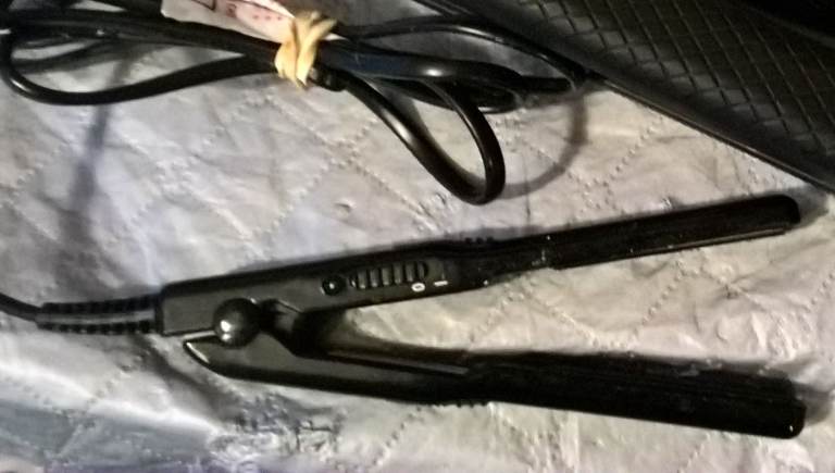 Mini hair straighteners