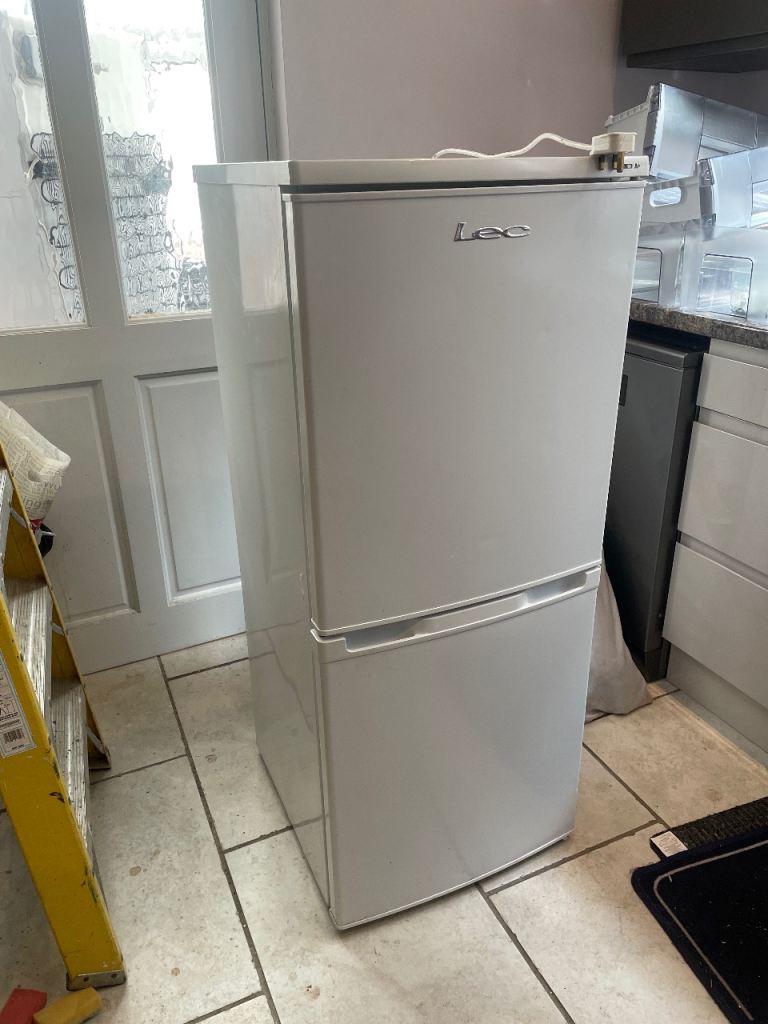 Small LEC fridge